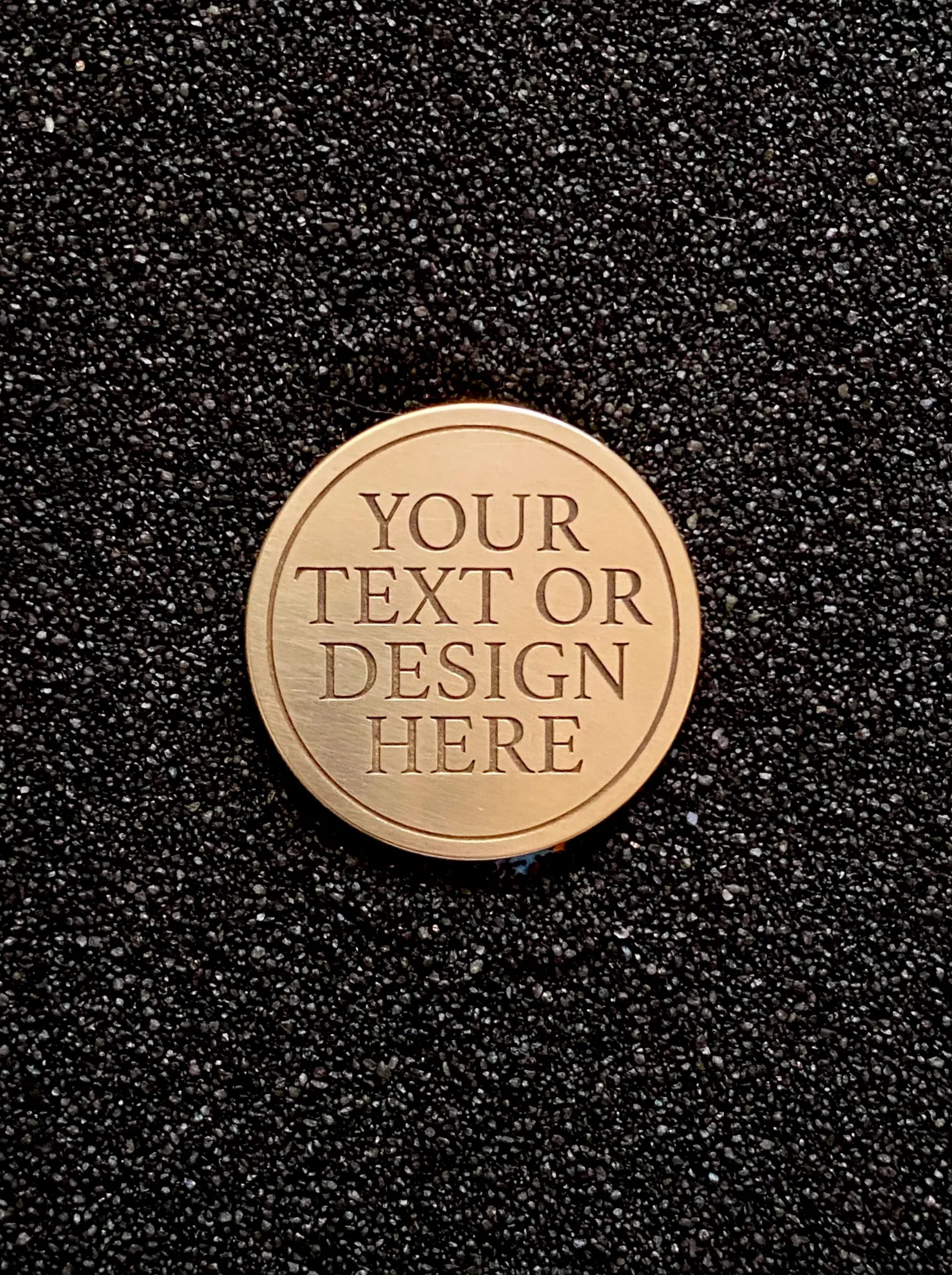 Médaille Signature en Laiton — 33mm | Gravure sur mesure | Atelier ALMARITA