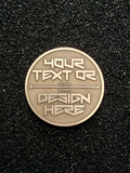 Médaille Signature en Laiton — 50mm | Gravure sur mesure | Atelier ALMARITA