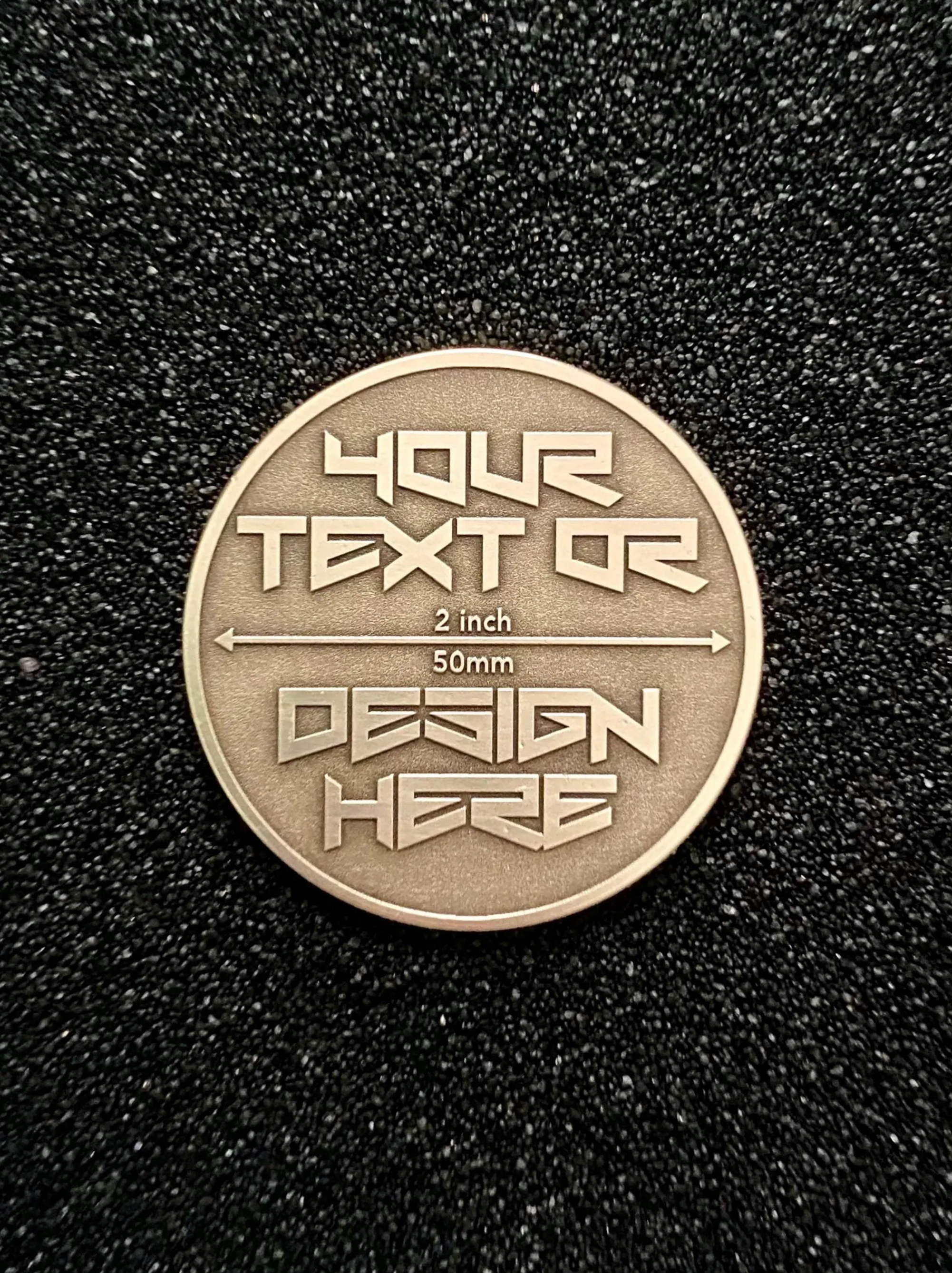Médaille Signature en Laiton — 50mm | Gravure sur mesure | Atelier ALMARITA