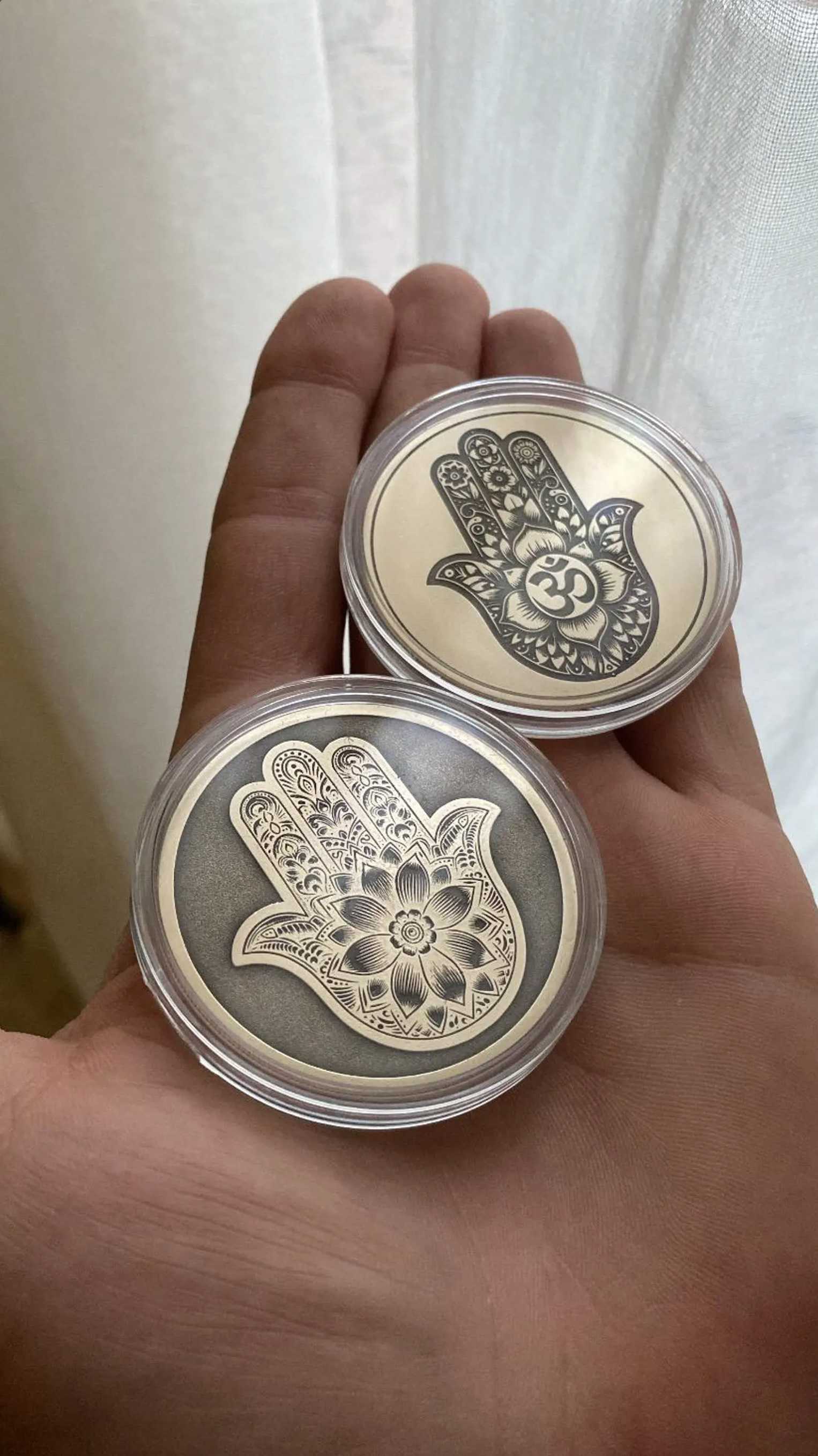 Médaille Signature en Laiton — 50mm | Gravure sur mesure | Atelier ALMARITA