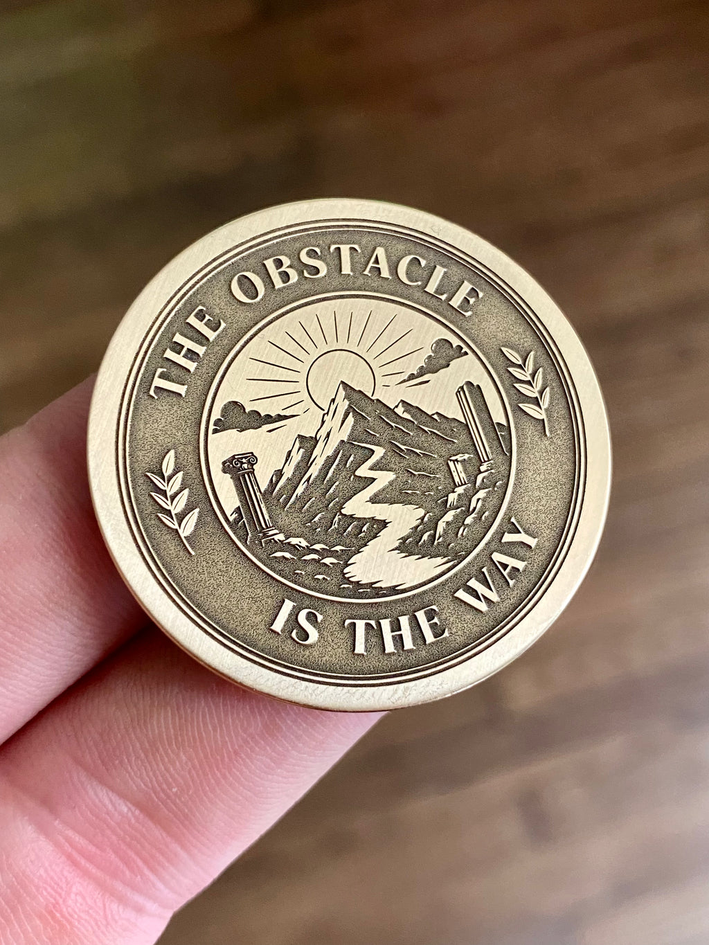 Médaille Signature en Laiton — 40mm | Gravure sur mesure | Atelier ALMARITA