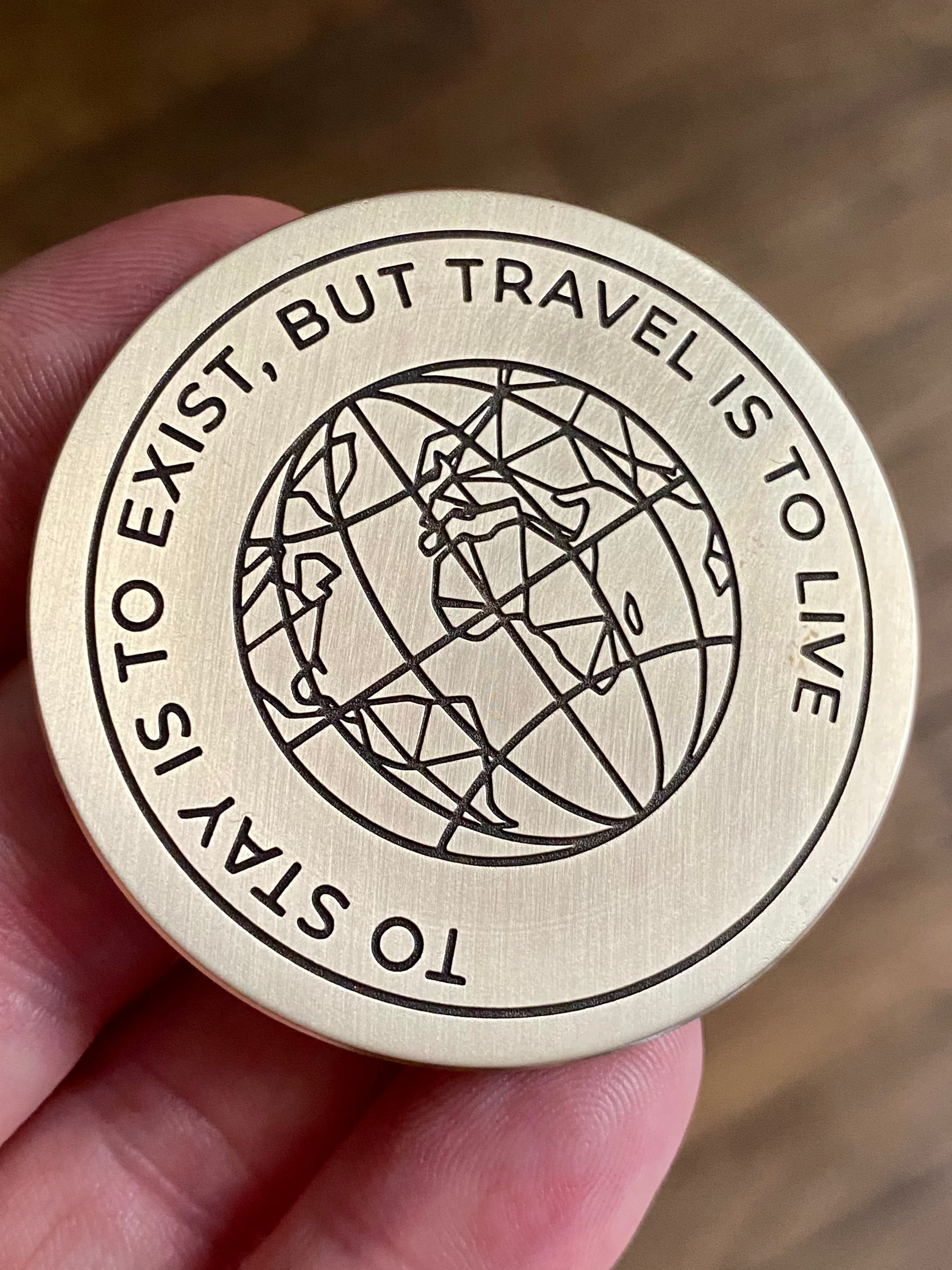 Médaille Signature en Laiton — 50mm | Gravure sur mesure | Atelier ALMARITA