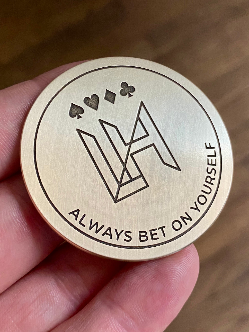 Médaille Signature en Laiton — 50mm | Gravure sur mesure | Atelier ALMARITA